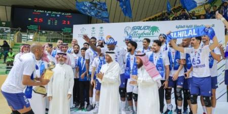 الهلال يُتوَّج بطلاً للدوري ... والخليج يكمل المثلث