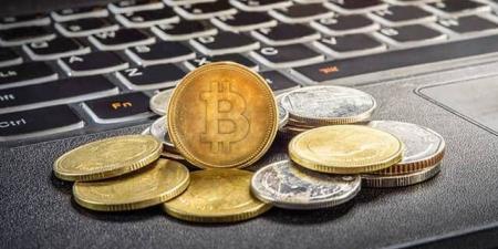 "بتكوين" تتجاوز حاجز 105 آلاف دولار