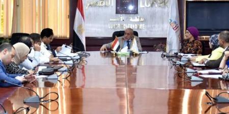 محافظ الأقصر يترأس المجلس الصحى الثانى