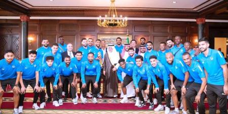 أمير تبوك يستقبل نادي نيوم ويبارك تتويجهم بدوري يلو والصعود إلى «روشن»
