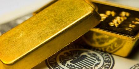 ارتفاع الذهب بفعل تراجع الدولار وتهديدات ترامب بالرسوم الجمركية
