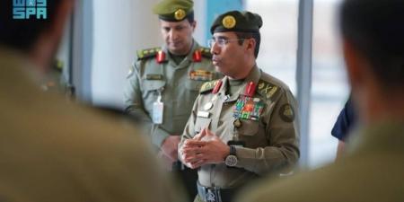 اللواء المربع يتفقد جوازات منفذ البطحاء