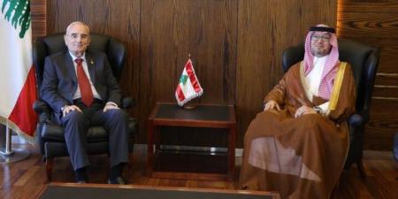 وزير الدفاع عرض مع بخاري ودبور الاوضاع في لبنان والمنطقة
