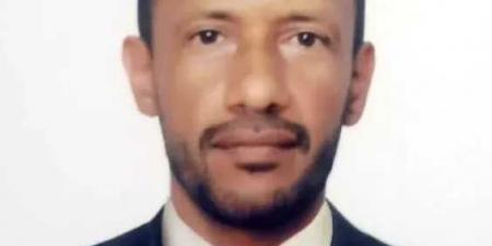 صحفي يمني يعلن استعداده لبيع كليته لسداد ديونه بعد عجزه عن توفير العلاج لوالده