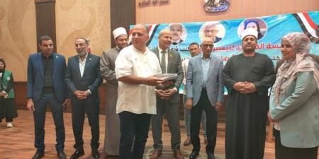 محافظ شمال سيناء يودع حجاج قرعة الداخلية قبل سفرهم الأراضي الحجازية لأداء فريضة الحج ،(صور)