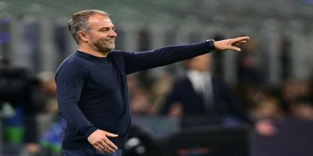 برشلونة يمدد عقد مدربه فليك حتى 2027