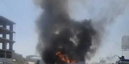 نيران تلتهم باصًا يعمل بالغاز في عدن.. والمواطنون يحذرون من مخاطر عدم الصيانة