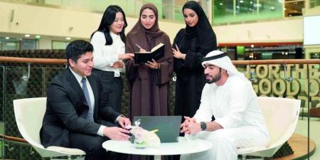 «دبي القابضة» تُطلق برنامجاً لاستقطاب الكفاءات الإماراتية