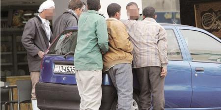 إجراءات جديدة لوزارة العمل .. هل تنجح بتنظيم سوق العمالة الوافدة؟