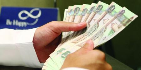 متعاملون ينتقدون رفع الحد الأدنى للرصيد إلى 5000 درهم ويطالبون «المركزي» بالتدخل