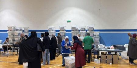 النشرة: بدء تسليم صناديق الاقتراع لرؤساء الأقلام ومساعديهم في ثانوية صور الرسمية بإشراف قائمقام صور