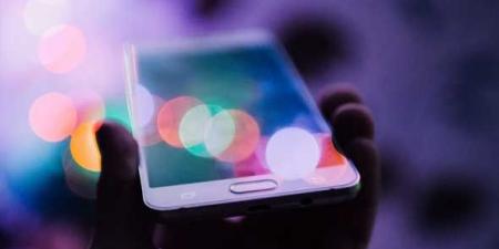 خلل في الإملاء الصوتي بهواتف iPhone يحول كلمة "عنصري" إلى "ترمب"