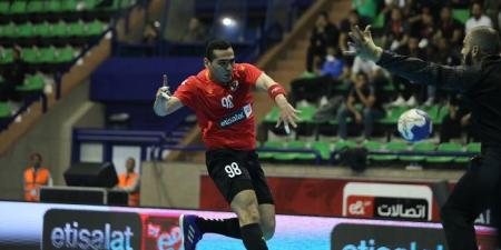 شاهد .. لحظة تسلم لاعبى الأهلى كأس الكؤوس الإفريقية لكرة اليد