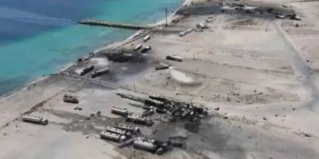 انفجارات عنيفة تهز الحديدة وسط أنباء عن تفجير مخازن أسلحة قرب الميناء