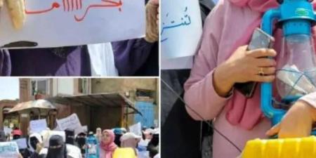مظاهرة غاضبة لنساء تعز تطالب بالخدمات الأساسية وتحسين الوضع المعيشي