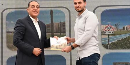 رئيس الوزراء يسلم عقود وحدات "سكن لكل المصريين" بمدينة أكتوبر الجديدة