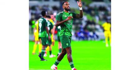منتخب إنجلترا يستدعي هداف الأهلي السعودي إيفان توني