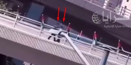 مصدر أمني لـ "سرايا": التحقيقات مستمرة للقبض على شخصين أزالا العلم الأردني في عمّان - فيديو