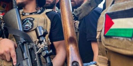 ملف السلاح الفلسطيني إلى الواجهة... هل تمهّد زيارة عباس لإنهائه؟!
