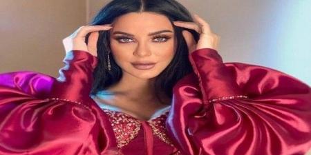سلاف فواخرجي تردّ على منتقدي تصريحاتها عن نظام الأسد