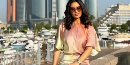 رشا مهدى تشوق متابعيها من أبوظبى وتعلق : "تفتكروا بصور ايه"
