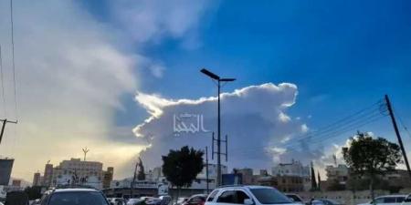 سحب ركامية تزين سماء صنعاء.. وتوقعات بهطول أمطار تُنعش آمال المزارعين
