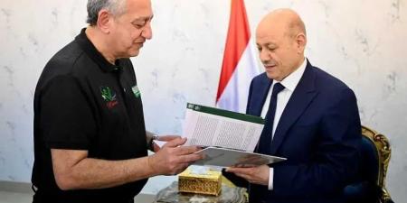 الرئيس رشاد العليمي يشكر السعودية على دعمها الجديد والمستمر لليمن