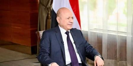 كأنها قنبلة.. تصريحات الرئيس العليمي حول تهديد الحوثي بقصف المطارات تثير موجة واسعة من ردود الفعل