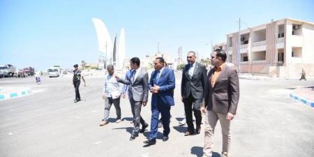 شعيب يتفقد اعمال تطوير وتجميل كورنيش مرسي مطروح