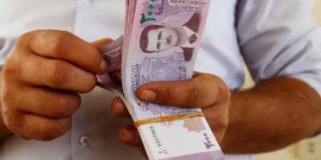 الليرة السورية تستقر أمام الدولار.. إليك أسعار الصرف في دمشق وحلب وإدلب