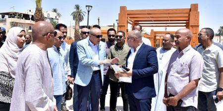 محافظ الأقصر يتفقد أعمال كورنيش البر الغربى قبيل إفتتاحه