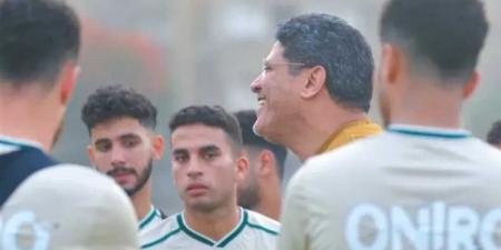 استعداد لمواجهه بيراميدز ..أيمن الرمادي يعقد جلسة مع لاعبي الزمالك