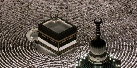 رفع كسوة الكعبة.. تقليد سنوي يسبق الاستعداد لموسم الحج