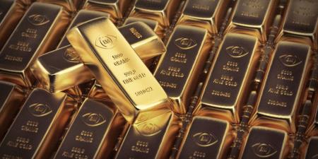 الذهب يتراجع بعد اقترابه من أعلى مستوى في 4 أسابيع مع صعود الدولار