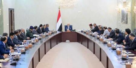 الرئيس العليمي يرأس أول اجتماع بـ”حكومة النصر المؤزر” ويؤكد على ”محورية عدن”