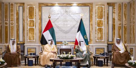 أمير الكويت ومنصور بن زايد يبحثان العلاقات الأخوية وتعزيز التعاون المشترك بين البلدين