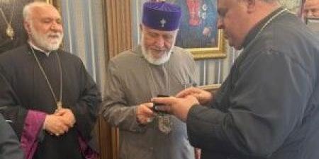 المطرانان ابراهيم والصوري زارا بطريرك عموم الأرمن في العالم الكاثوليكوس كاريكين الثاني