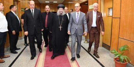 رئيس جامعة أسيوط يستقبل قيادات الكنائس للتهنئة بعيد الأضحى المبارك