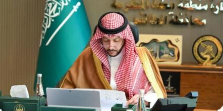مُحافظ الطائف يطّلع على الخدمات المقدمة في مطار الطائف