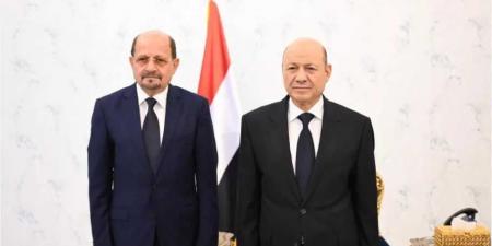 الرئيس العليمي يشيد بجهود ”الزنداني” في إصلاح السلك الدبلوماسي