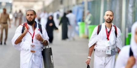 حُجِّاج بيت الله الحرام يتوافدون إلى مشعر منى لقضاء يوم التروية