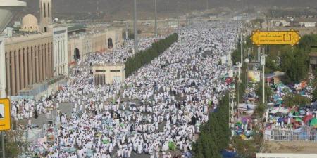 حجاج بيت الله الحرام ينفرون من عرفات إلى مزدلفة