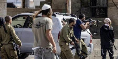 مستوطنون يقتحمون منطقة غرب رام الله في الضفة الغربية