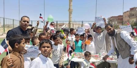 مركز شباب اليرموك بقرى البنجر بالحمام يوزع الهدايا على الأطفال 