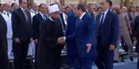 الرئيس السيسي يغادر مسجد مصر الكبير بعد أداء صلاة عيد الأضحى 2025