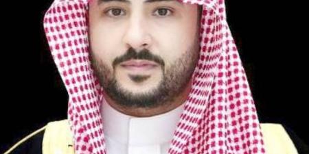وزير الدفاع يهنئ القيادة بمناسبة عيد الأضحى