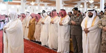نائب أمير منطقة عسير يؤدي صلاة عيد الأضحى