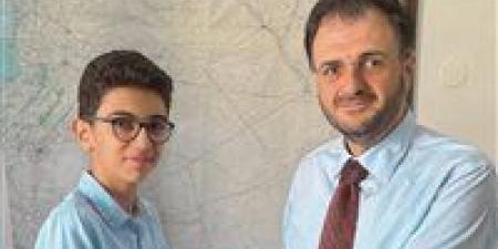 بادرة غير مسبوقة.. وزير الاتصالات السوري يعين طفلاً متحدثاً باسم الوزارة