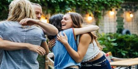 ظاهرة غير مألوفة تلقى رواجا.. نساء في الصين يدفعن المال للغرباء مقابل هذا الأمر!