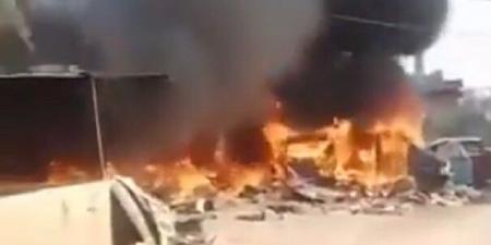 احتراق عدد من الباصات في البداوي- طرابلس جراء اندلاع حريق أمام محل لبيع قطع السيارات